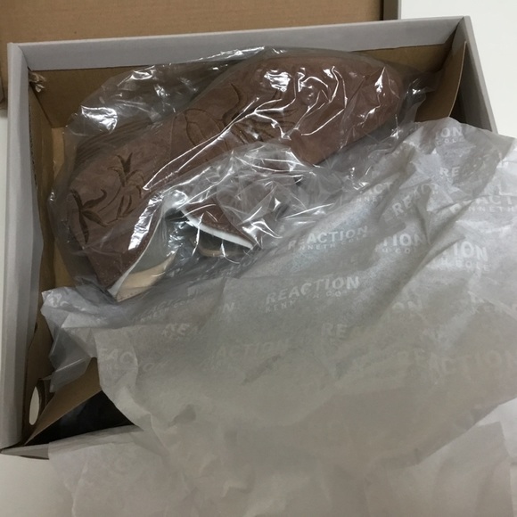 Kenneth Cole Reaction Side Gig tan embroidered leather ankle boots - Picture 14 of 15